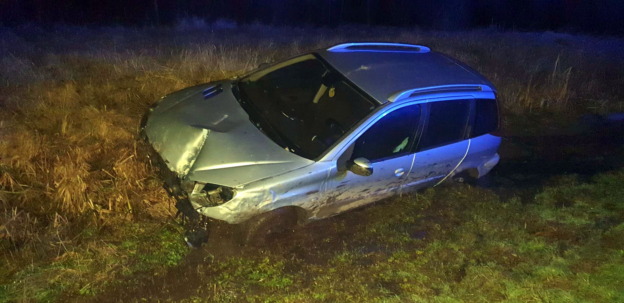 Z OSTATNIEJ CHWILI: Wypadł z zakrętu i uciekł w pola [FOTO+VIDEO] - Zdjęcie główne