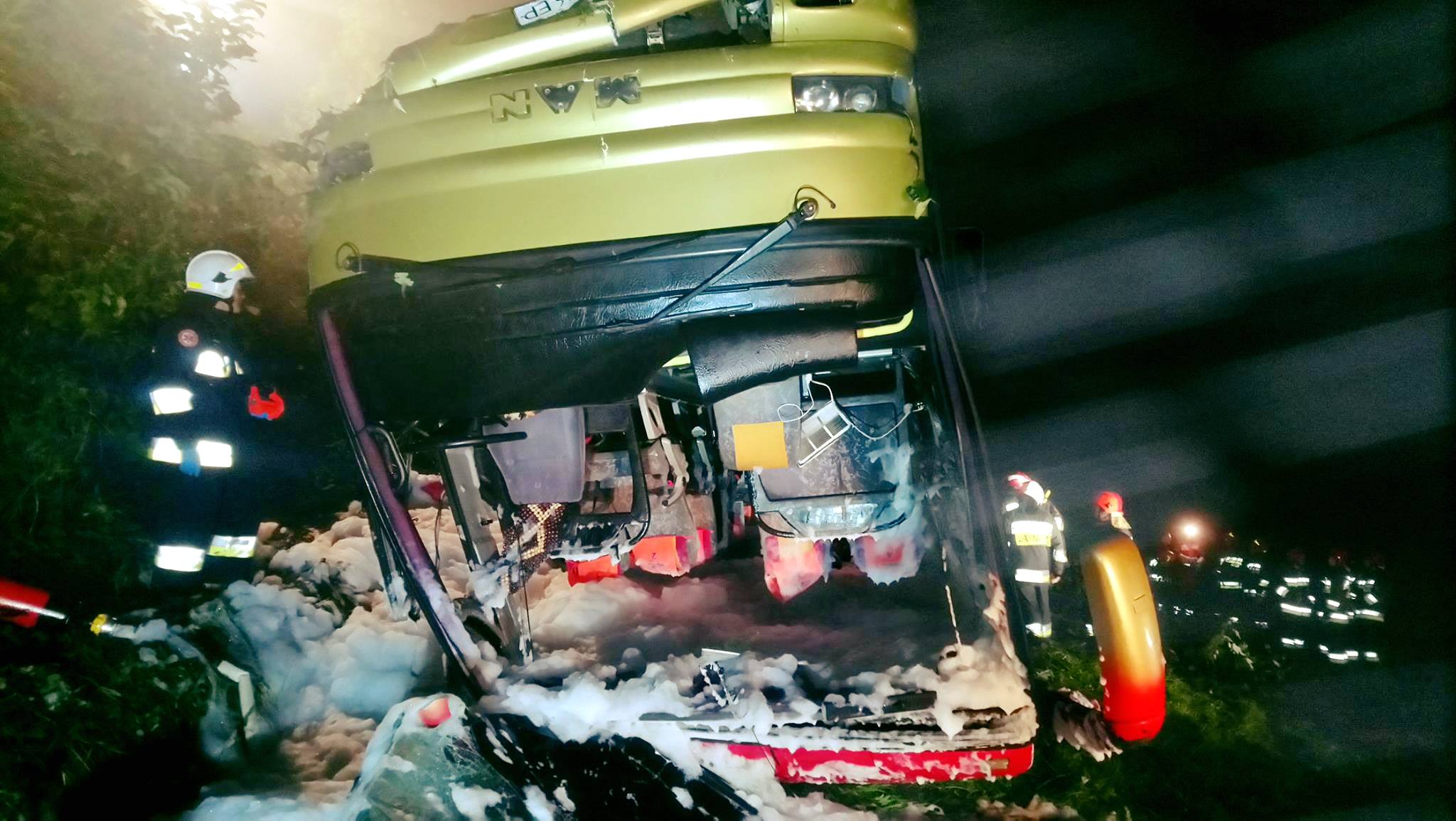 Tragiczny wypadek w Leszczawie Dolnej. Kierowca autokaru zatrzymany ZDJĘCIA - Zdjęcie główne
