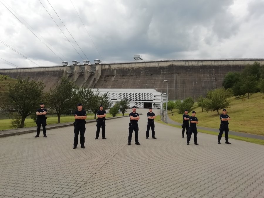 BIESZCZADY. Wsparcie dla policji na czas wakacji - Zdjęcie główne