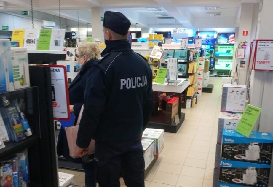 Wspólne kontrole policji i sanepidu w sanockich sklepach - Zdjęcie główne