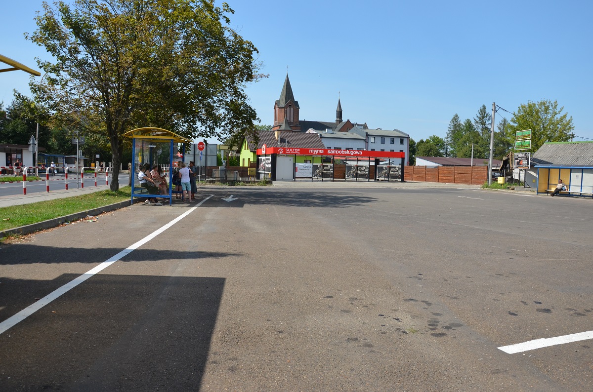 Na zastępczym dworcu przy Lipińskiego panują ciemności. Burmistrz zapowiada, że to się wkrótce zmieni - Zdjęcie główne