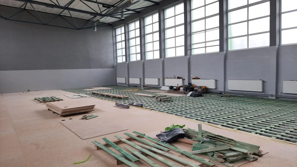 Zobacz jak przebiega renowacja sali gimnastycznej w Zespole Szkół Nr 5 w Sanoku [ZDJĘCIA] - Zdjęcie główne