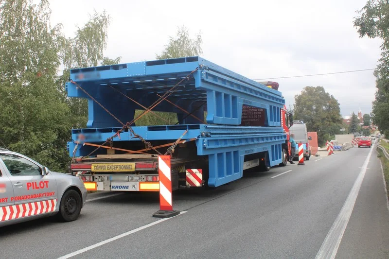 Podkarpacie. Transportując ponadnormatywny ładunek, zablokował remontowany odcinek drogi krajowej - Zdjęcie główne