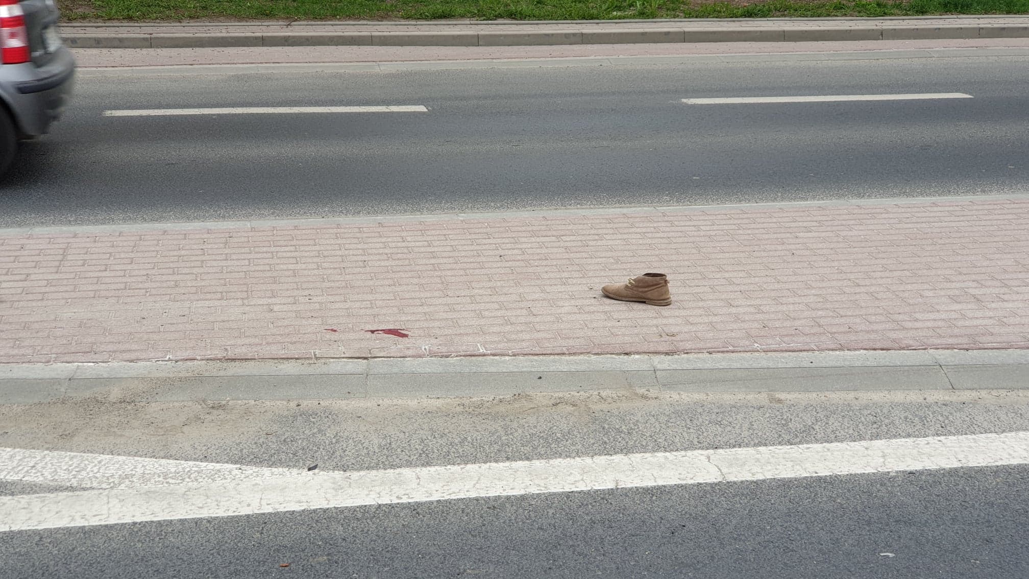 Z OSTATNIEJ CHWILI: Potrącenie pieszego na ul. Dmowskiego - zdarzenie zarejestrowane przez kamerę samochodową [ZDJĘCIA+VIDEO]  - Zdjęcie główne