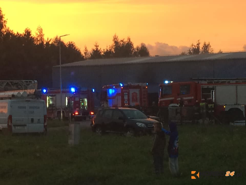 Podkarpacie. Olbrzymi pożar w hali produkcyjnej [FOTO] - Zdjęcie główne
