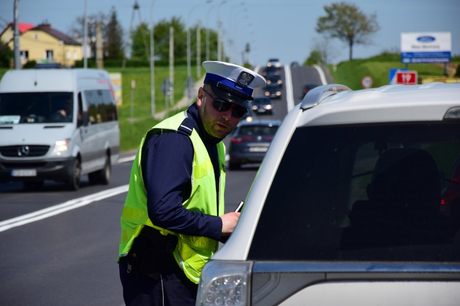 Policyjne kontrole nie pozostawiają złudzeń - kierowcy nagminnie łamią ten przepis  - Zdjęcie główne