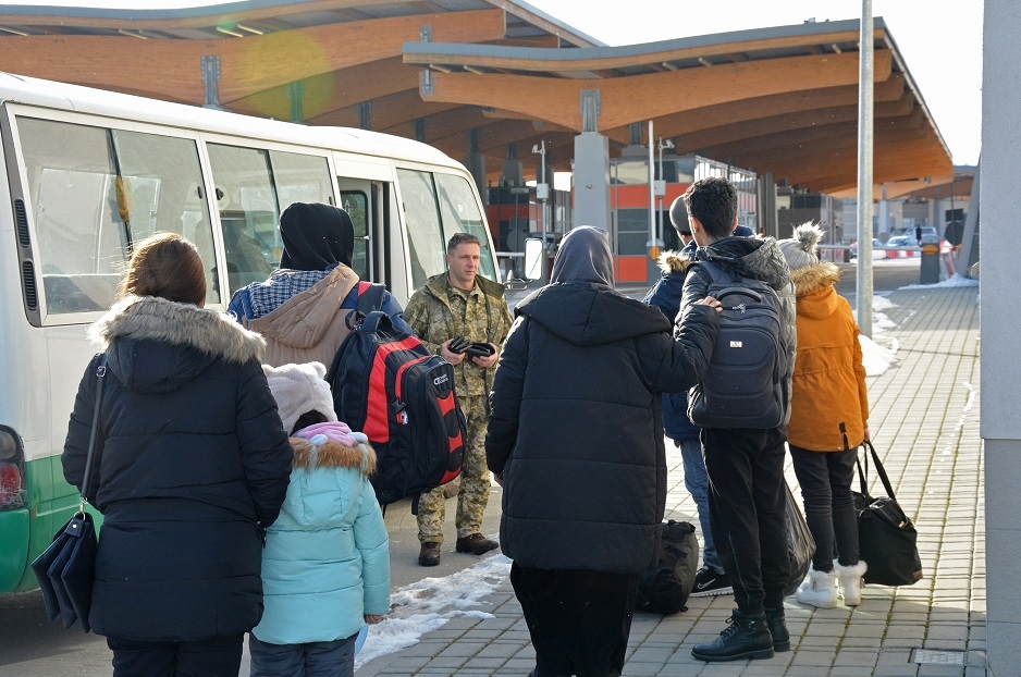 Nielegalny przerzut 14 osobowej grupy imigrantów [ZDJĘCIA] - Zdjęcie główne