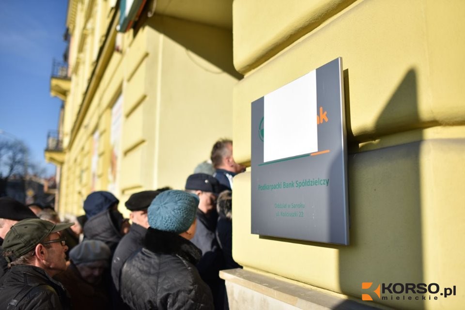 ZDANIE ODRĘBNE: Bank w Sanoku - Zdjęcie główne