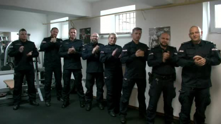 Policjanci ustrzyckiej komendy przyłączyli się do #GaszynChallenge. Nominacja dla KPP Sanok! [VIDEO] - Zdjęcie główne