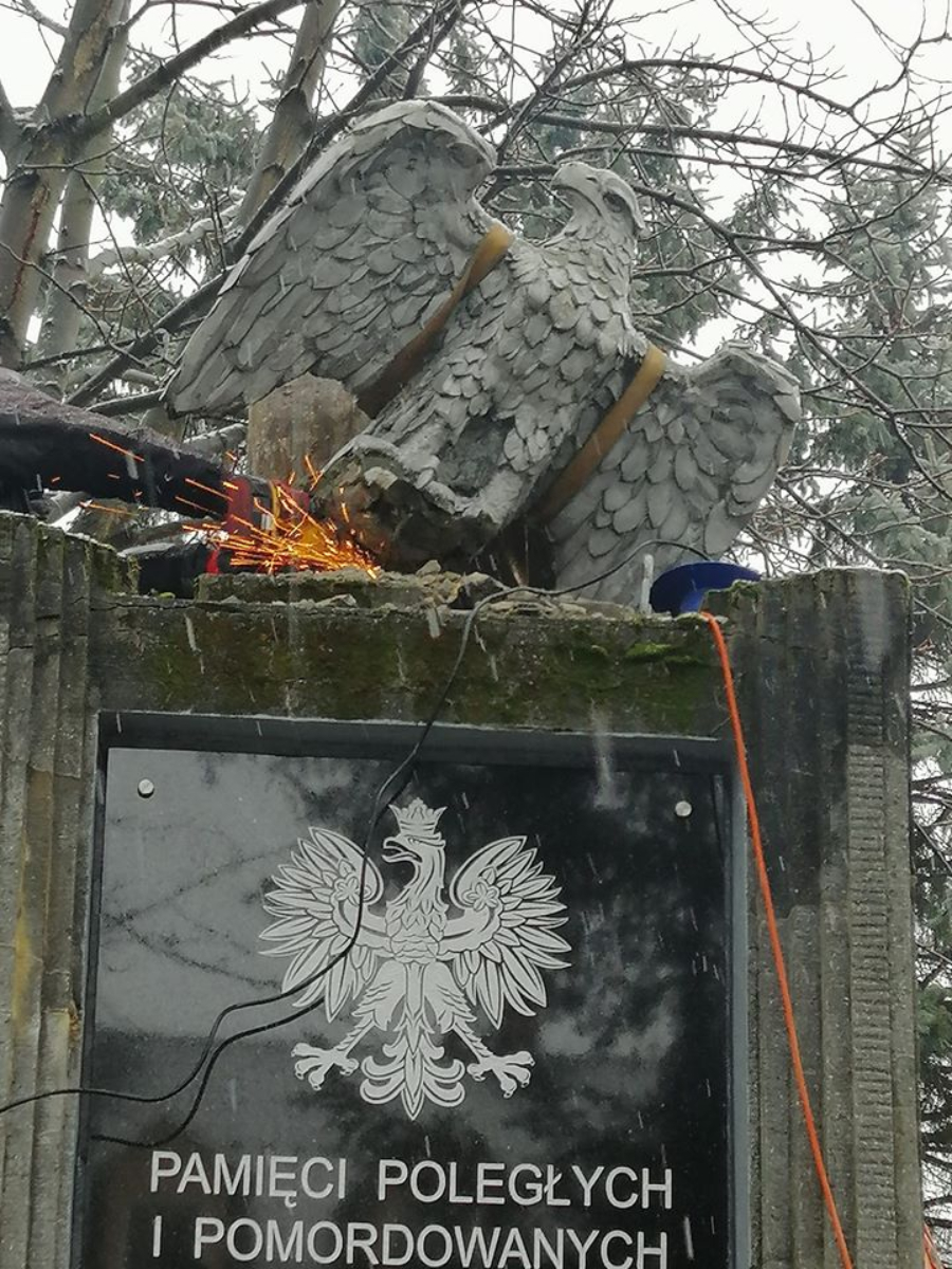LESKO: Przebudowa Pomnika ,,W Hołdzie Poległych Milicjantów” - Zdjęcie główne