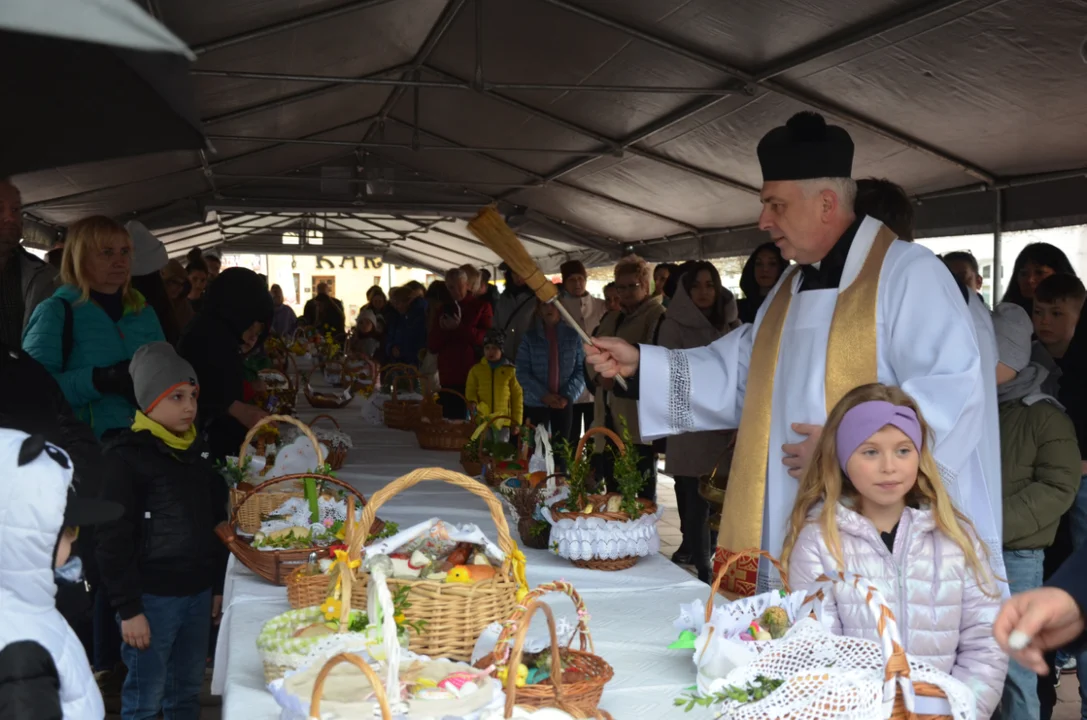 Tradycyjne święcenie pokarmów na sanockim Rynku [ZDJĘCIA] - Zdjęcie główne