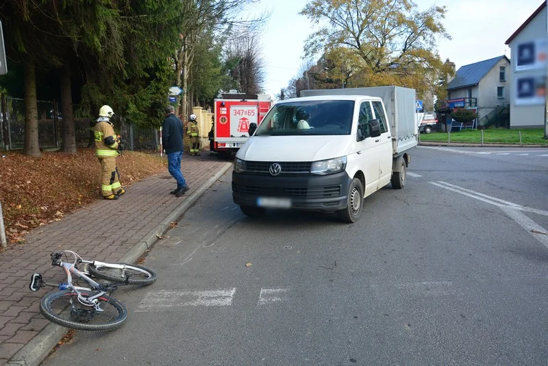 12-letni rowerzysta ucierpiał w zderzeniu z dostawczym volkswagenem - Zdjęcie główne