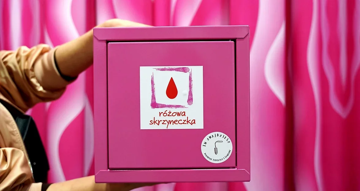 Młodzieżowa Rada Miasta Sanoka walczy z wykluczeniem i tabu menstruacyjnym. Czas na Różowe Skrzyneczki! - Zdjęcie główne