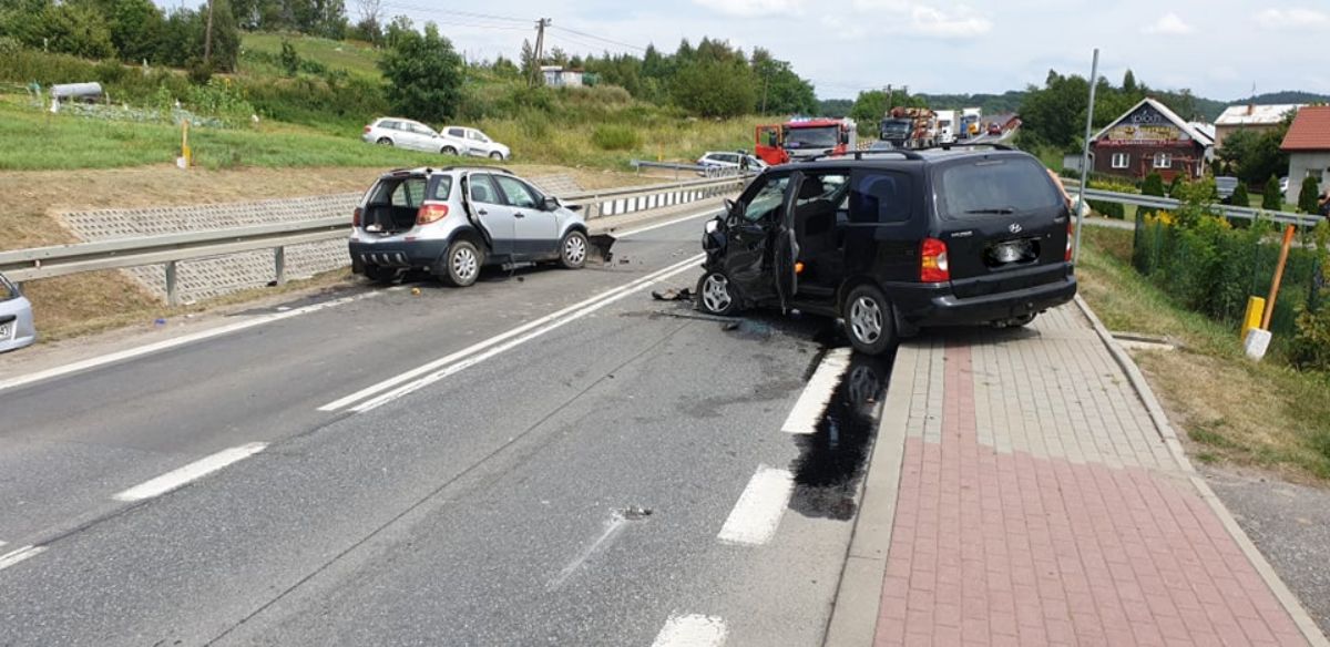 PISAROWCE: Zablokowana droga! Poważny wypadek! [ZDJĘCIA+VIDEO] - Zdjęcie główne