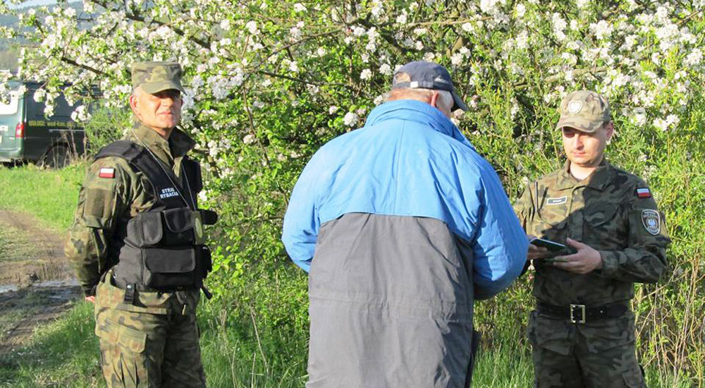 Miejcie się na baczności - Zdjęcie główne