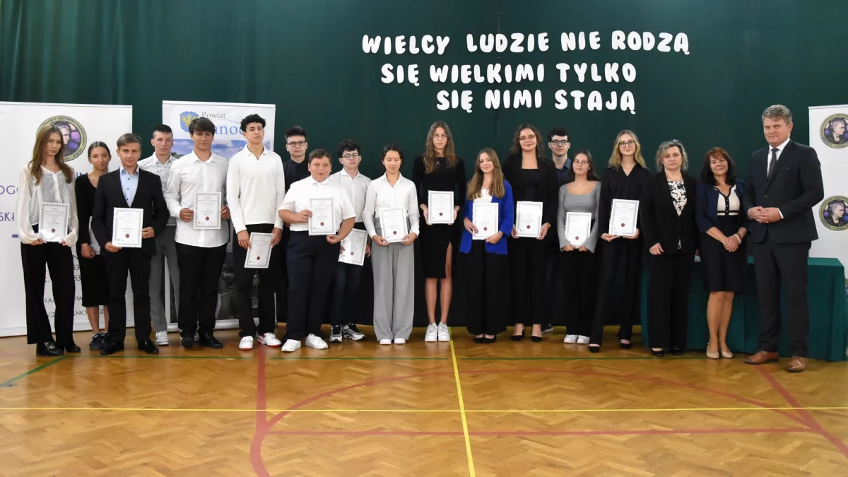 236 stypendystów nagrodzonych przez Powiat Sanocki - Zdjęcie główne