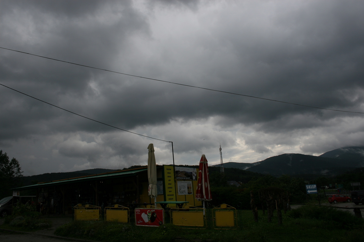 Bieszczady w obiektywie: Ustrzyki Górne w deszczu FOTO - Zdjęcie główne