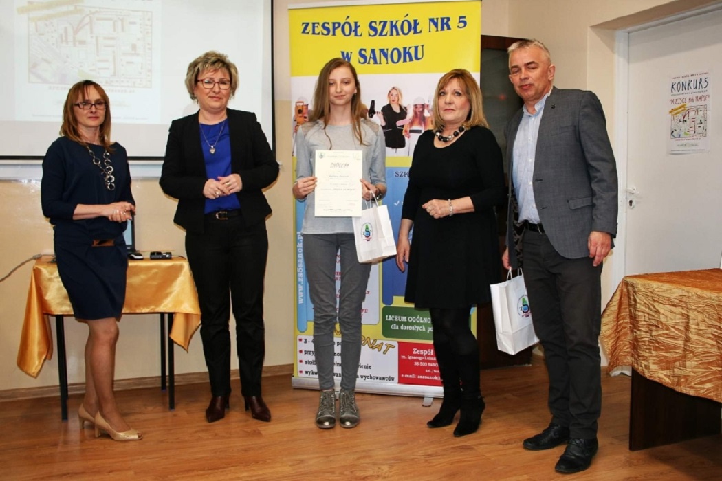 Miejsce na mapie. W Zespole Szkół nr 5 w Sanoku uroczyście zakończono konkurs, skierowany do uczniów klas gimnazjalnych - Zdjęcie główne
