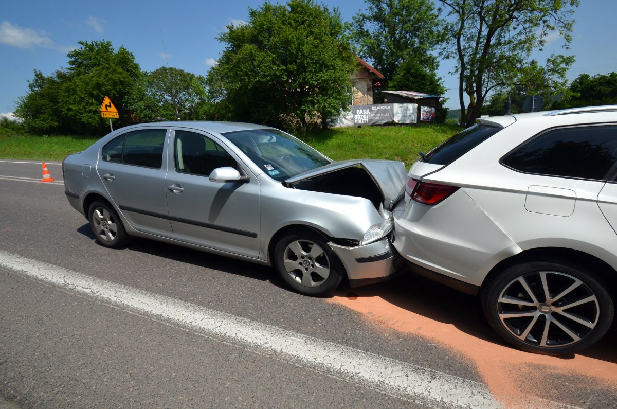 JUROWCE: Zderzenie 4 pojazdów. Poszkodowani przetransportowani do szpitala [FOTO+VIDEO] - Zdjęcie główne