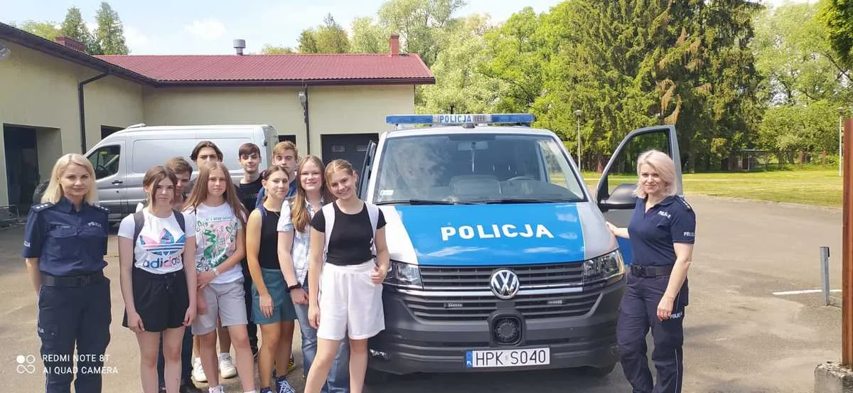Uczniowie Szkoły Podstawowej nr 1 w Sanoku poznali zawód policjanta  - Zdjęcie główne