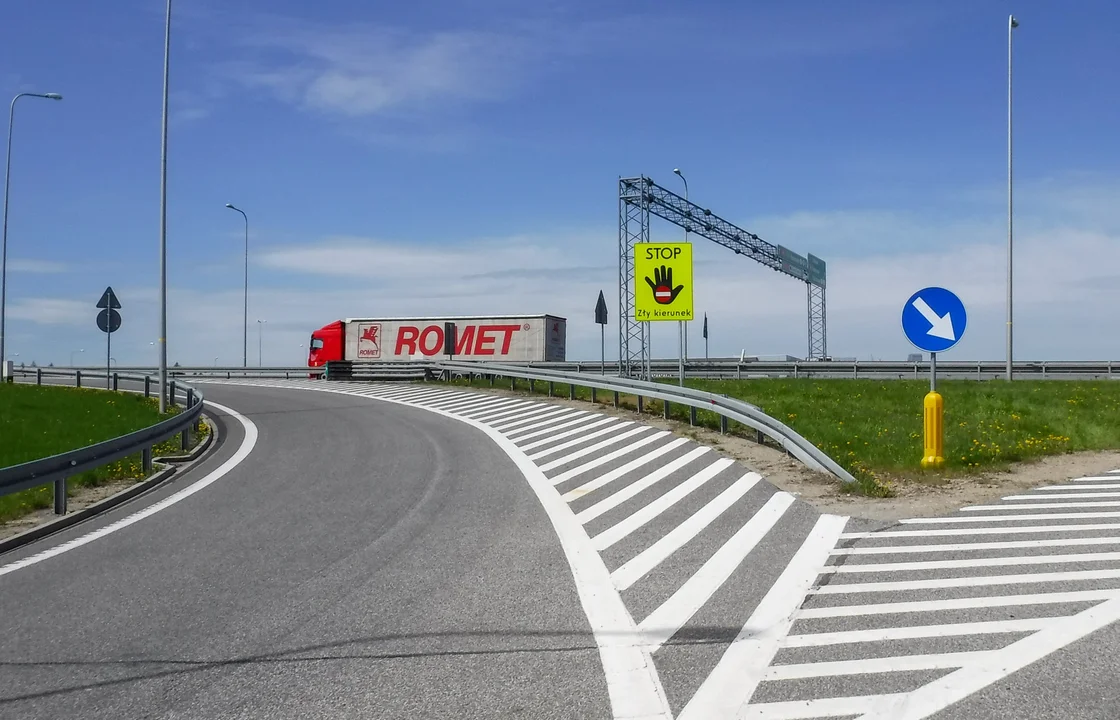 GDDKiA: tablice „STOP - Zły kierunek” montowane są w całej Polsce - Zdjęcie główne