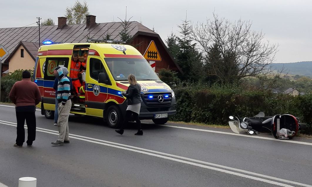 Z OSTATNIEJ CHWILI: Wypadek w Pisarowcach. Kierowca skutera przetransportowany do szpitala  - Zdjęcie główne