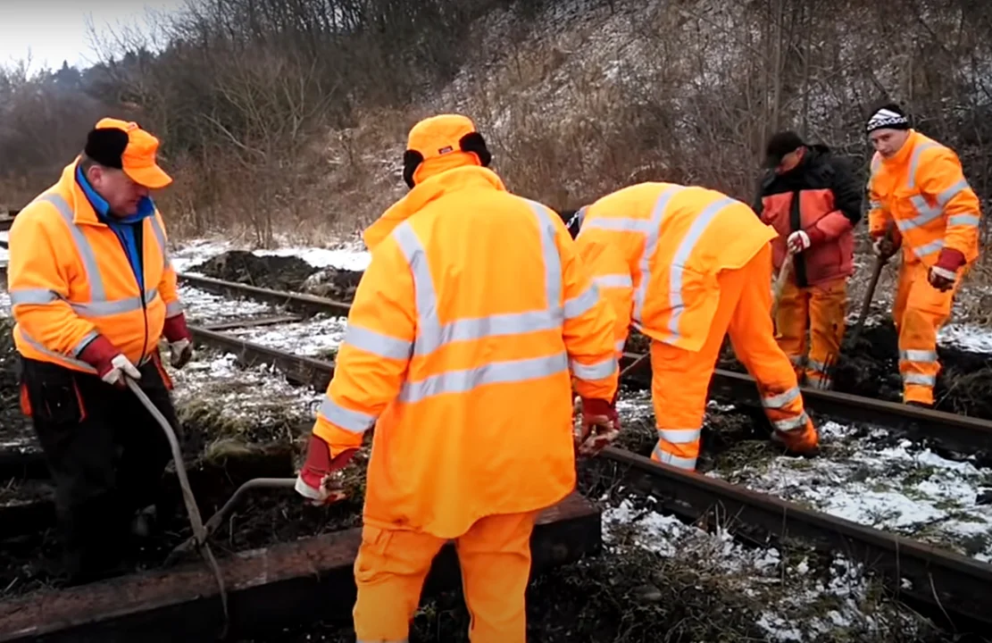 Rozpoczęto naprawę linii kolejowej do przejścia granicznego w Krościenku - Zdjęcie główne