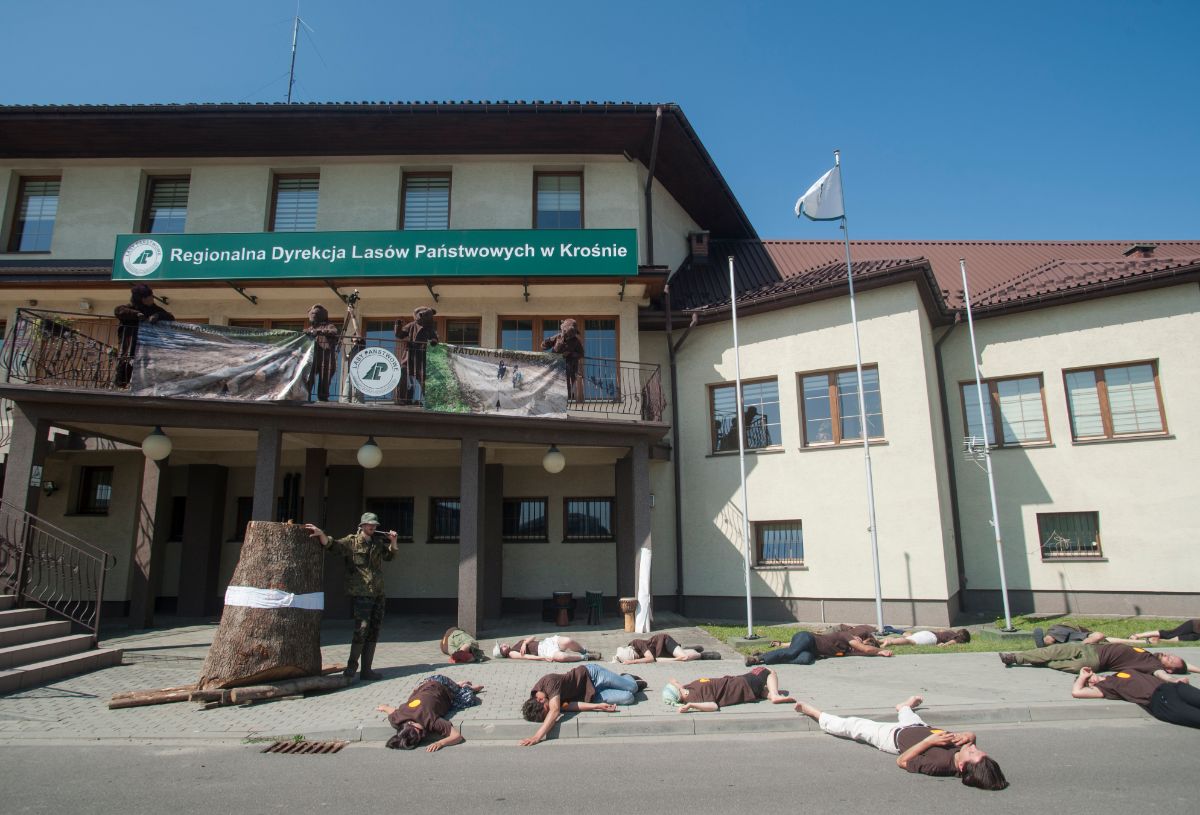 Protestowali przed RDLP w Krośnie [FOTO] - Zdjęcie główne