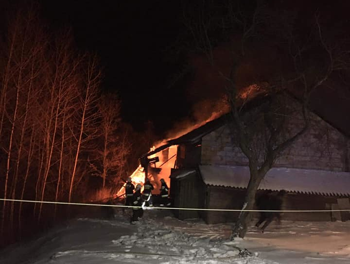 Podkarpacie: Pożar zniszczył ich samochód, traktor i stodołę - Zdjęcie główne