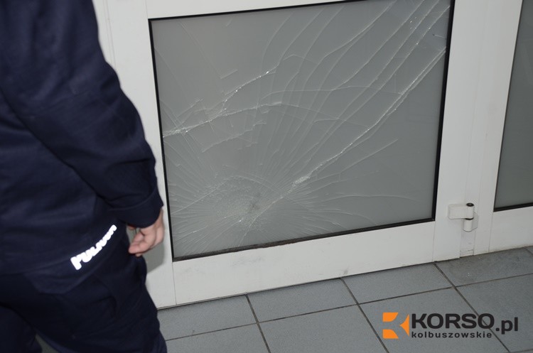 Śmierć na komendzie: W poczekalni nie było monitoringu. Jest nagranie z tasera - Zdjęcie główne