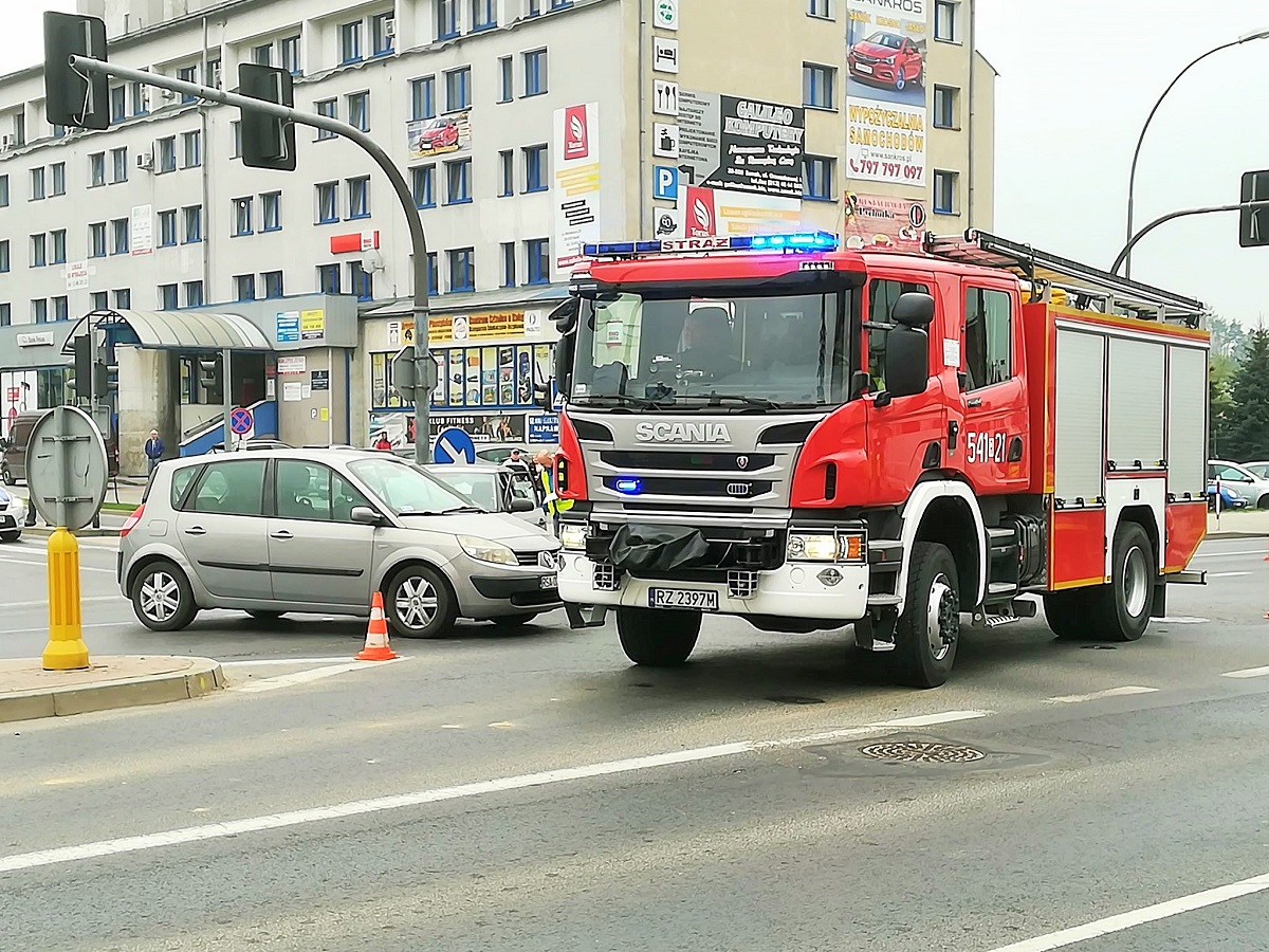 Wypadek w Sanoku - sprawca nie zatrzymał się na czerwonym świetle - Zdjęcie główne