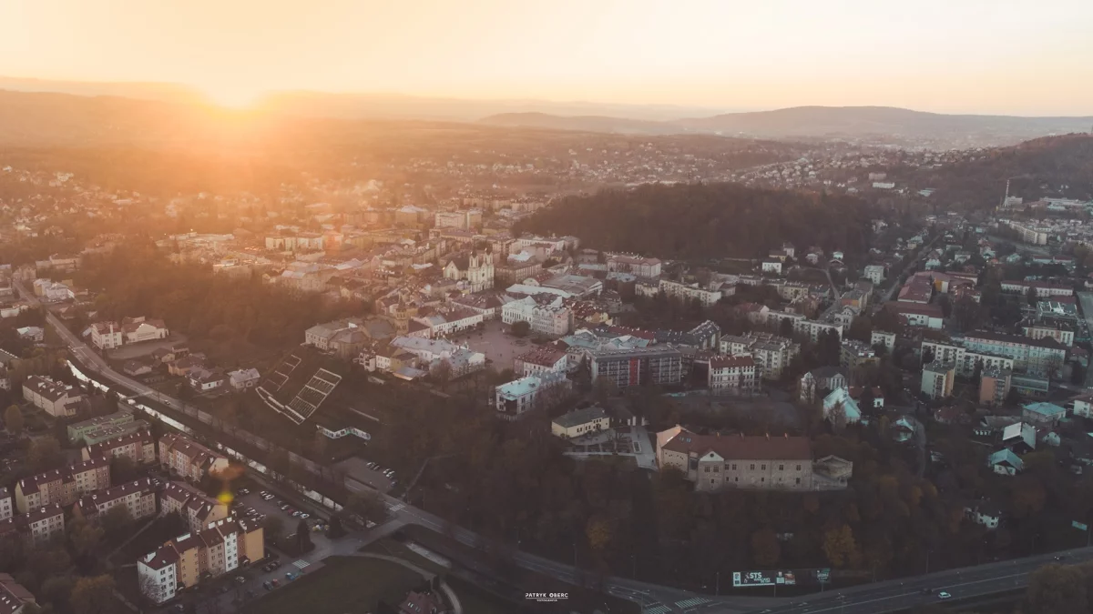 Sanok: Miasto ma plan oszczędnościowy na lata 2024–2026 – redukcje etatów, likwidacja szkoły, podwyżki opłat - Zdjęcie główne