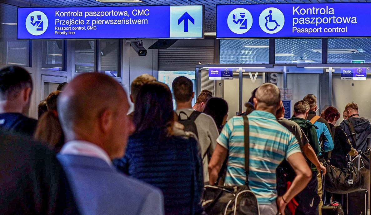 Lecisz za granicę? Sprawdź ważność dowodu osobistego! - Zdjęcie główne