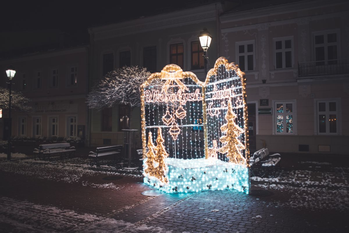 Zobacz sanocki Rynek w świątecznej odsłonie [FOTO+VIDEO] - Zdjęcie główne