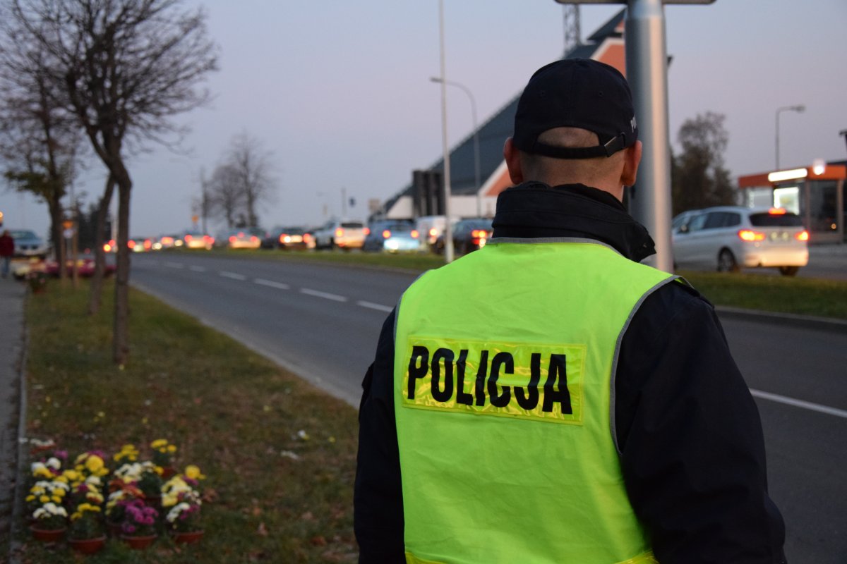 Zbliża się 1 listopada. Zadbajmy o bezpieczeństwo odwiedzając groby bliskich - Zdjęcie główne