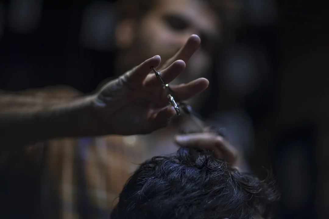 MIEJSCE 6 - Salon "BARBER" Brajan Demkowicz  Adres: plac Świętego Michała 5, 38-500 Sanok Telefon: 13 463 87 79