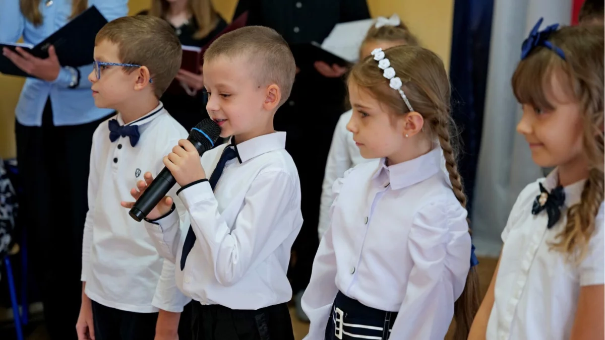 Pierwszoklasiści oficjalnie przyjęci do grona uczniów Szkoły Podstawowej w Pakoszówce - Zdjęcie główne