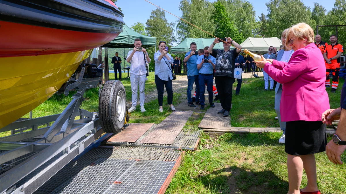 Bieszczadzkie Pogotowie Ratunkowe z nową motorówką - Zdjęcie główne