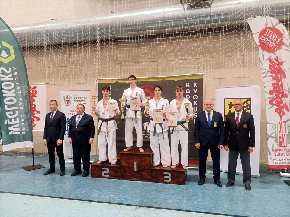 Wybitne osiągnięcia młodych karateków z Sanoka na XXXIX Pucharze Polski Karate Kyokushin w Katowicach - Zdjęcie główne