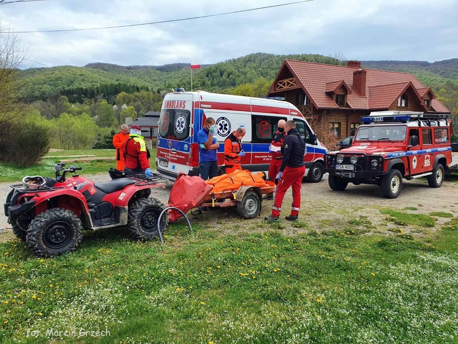 BIESZCZADY: Akcja ratunkowa w rejonie Kalnicy na czerwonym szlaku [FOTO] - Zdjęcie główne