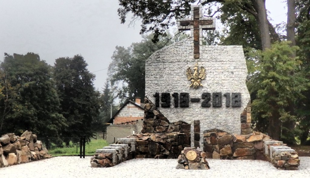 Pomnik na 100-lecie odzyskania niepodległości przez Polskę - Zdjęcie główne