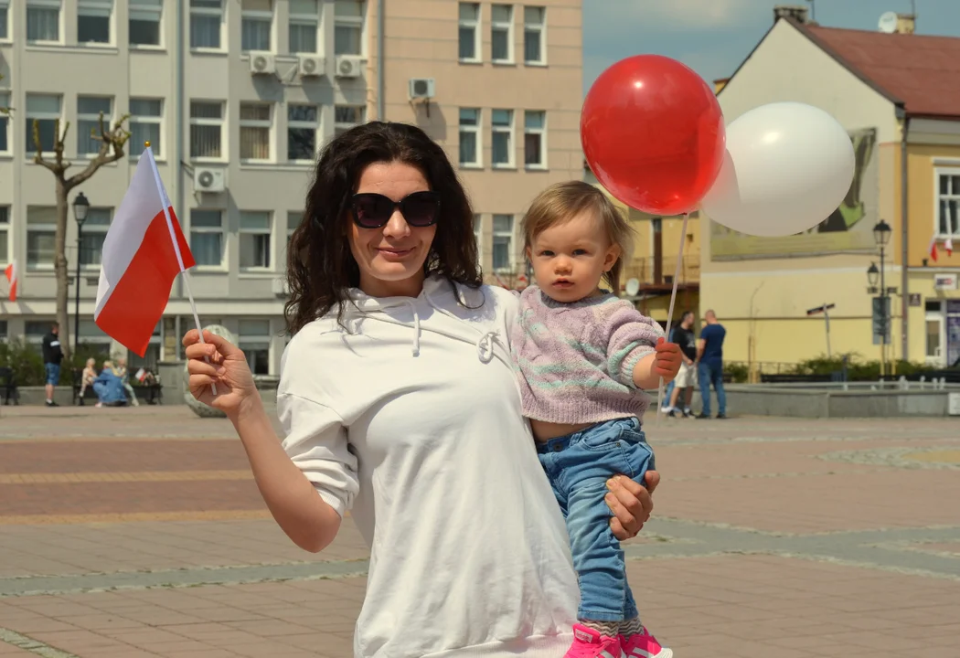 Sanoczanie z Biało-Czerwoną. Dzień Flagi Rzeczypospolitej Polskiej [ZDJĘCIA] - Zdjęcie główne