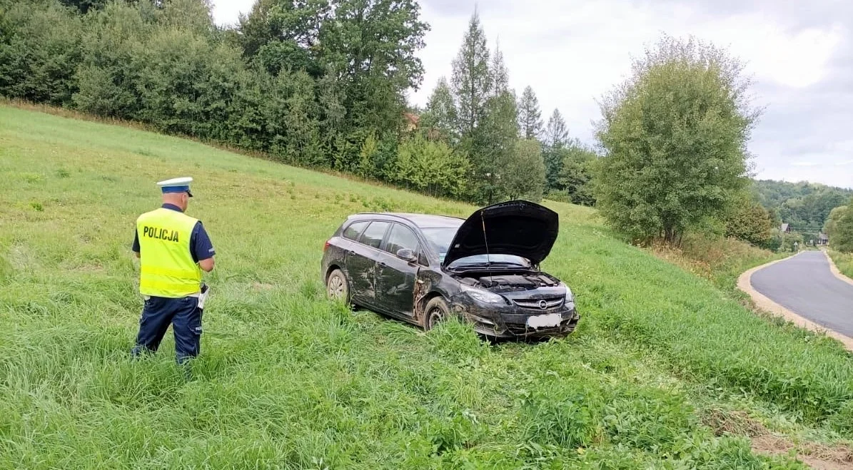 Izdebki. Kierująca straciła panowanie nad pojazdem i wpadła do rowu - Zdjęcie główne