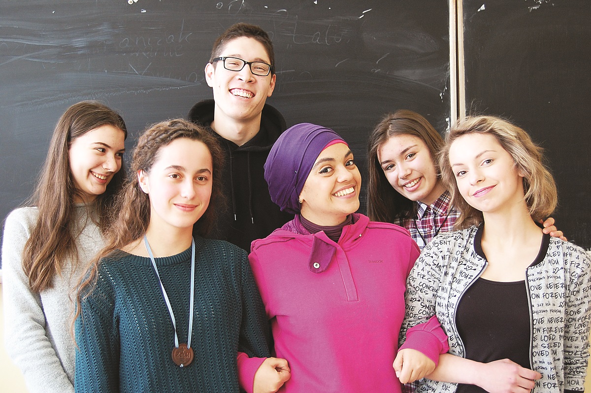 Algierka Fella oraz Kazach Abay, uczestnicy międzynarodowego projektu AIESEC, na przełomie lutego i marca odwiedzili Sanok - Zdjęcie główne