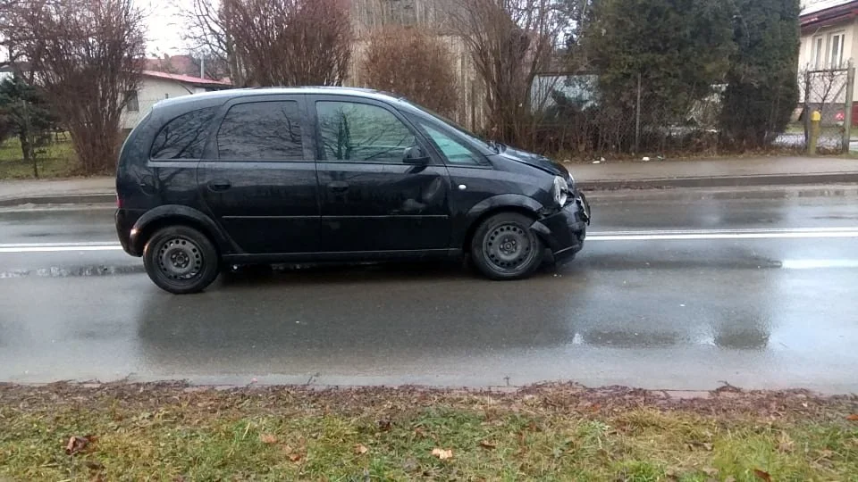 Z ostatniej chwili. Zderzenie 3 pojazdów na ulicy Traugutta [ZDJĘCIA] - Zdjęcie główne