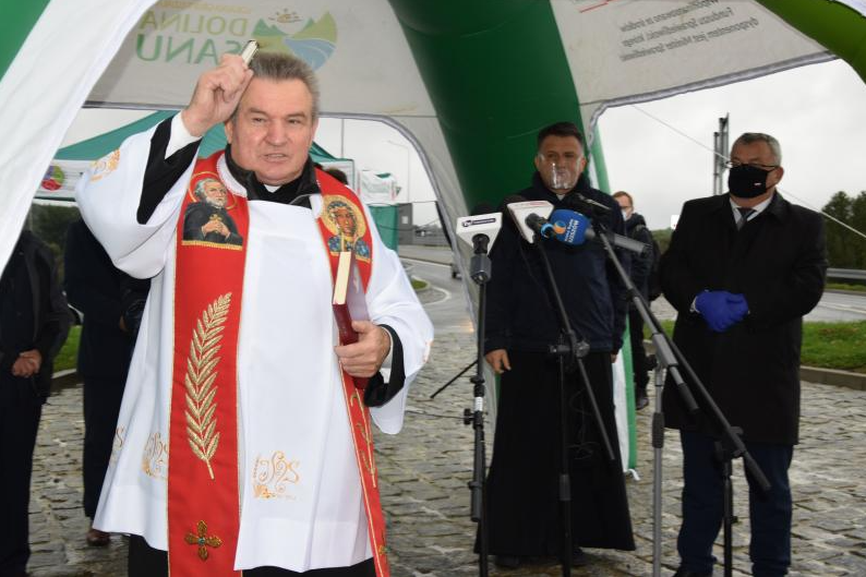 Powiat Sanocki: Rondo imienia Św. Andrzeja Boboli  - Zdjęcie główne
