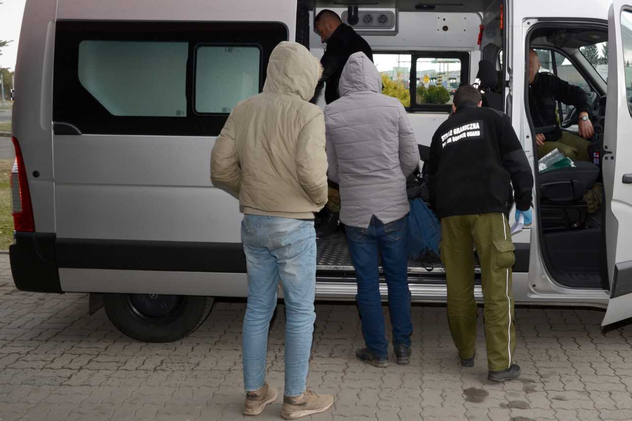 Migranci z Iraku nielegalnie dostali się do Polski  - Zdjęcie główne