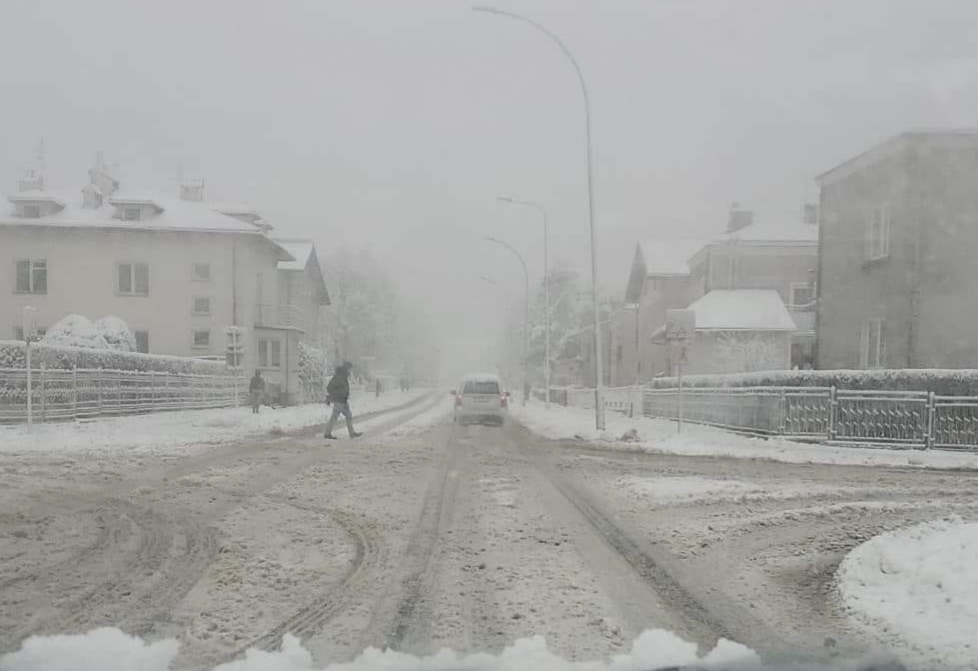 Fatalne warunki na drogach! Bądź ostrożny! [FOTO] - Zdjęcie główne