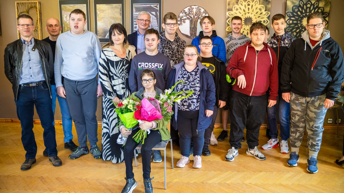 Wernisaż wystawy „Drobiazgowo” w Sanoku. Młodzi artyści z SOSW zachwycają swoją twórczością - Zdjęcie główne