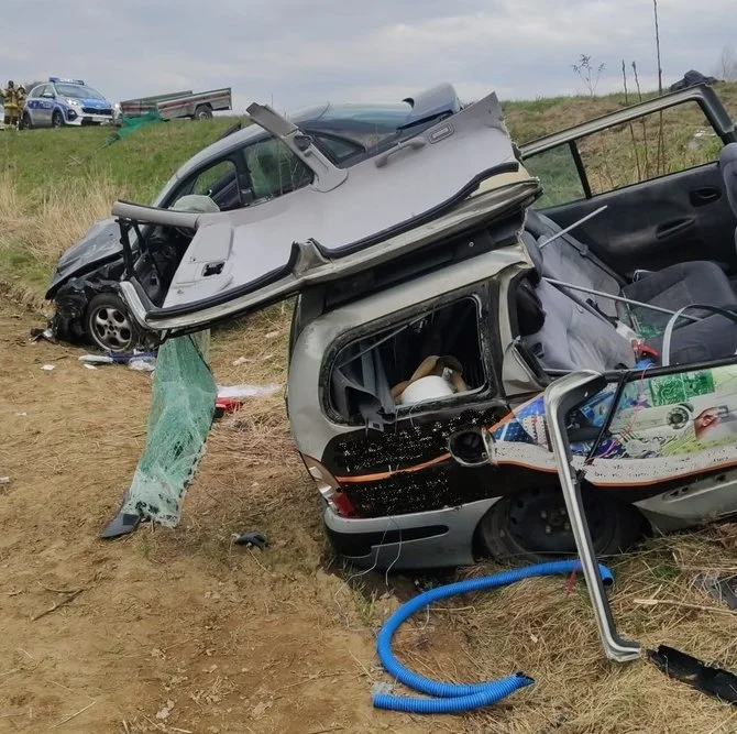 Trzy osoby ranne w wypadku. Interweniował śmigłowiec LPR [ZDJĘCIA] - Zdjęcie główne